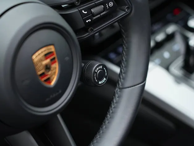 PORSCHE 911 Carrera