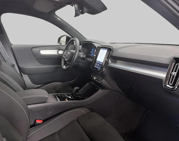 VOLVO XC40 2.0 B3 MH Plus Dark