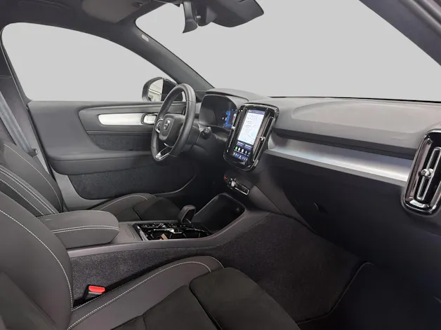 VOLVO XC40 2.0 B3 MH Plus Dark