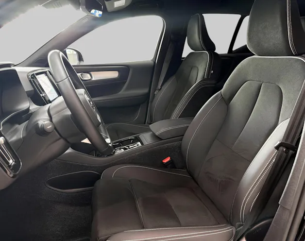 VOLVO XC40 2.0 B3 MH Plus Dark