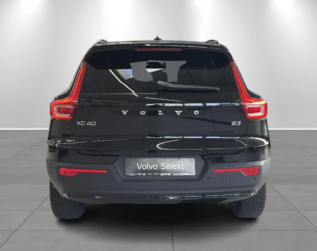 VOLVO XC40 2.0 B3 MH Plus Dark