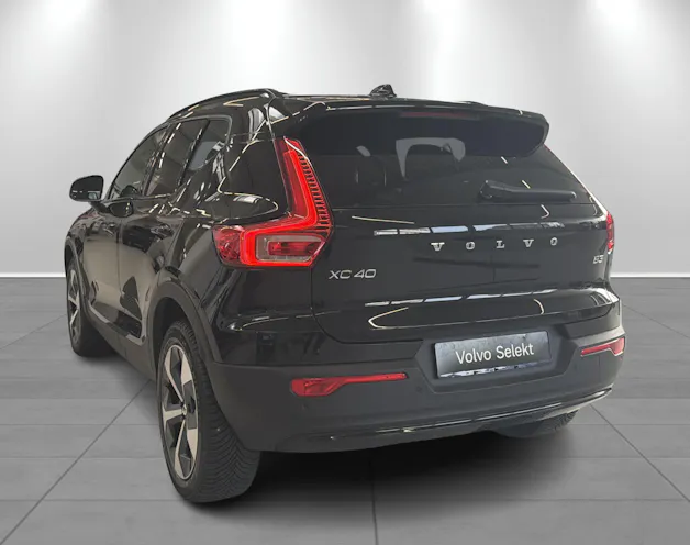 VOLVO XC40 2.0 B3 MH Plus Dark