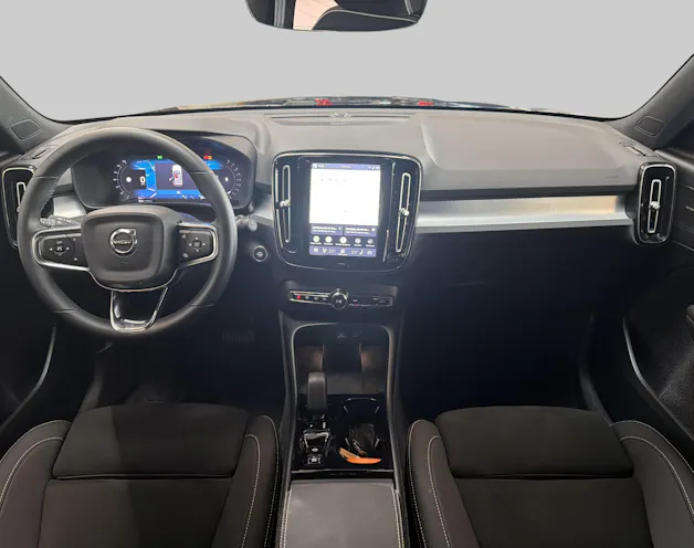 VOLVO XC40 2.0 B3 MH Plus Dark