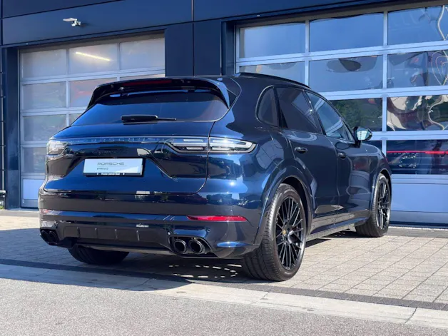 PORSCHE Cayenne GTS