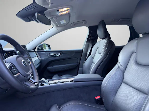 VOLVO XC60 B5 Benzin Mild Hybrid AWD Plus Dark Geartronic