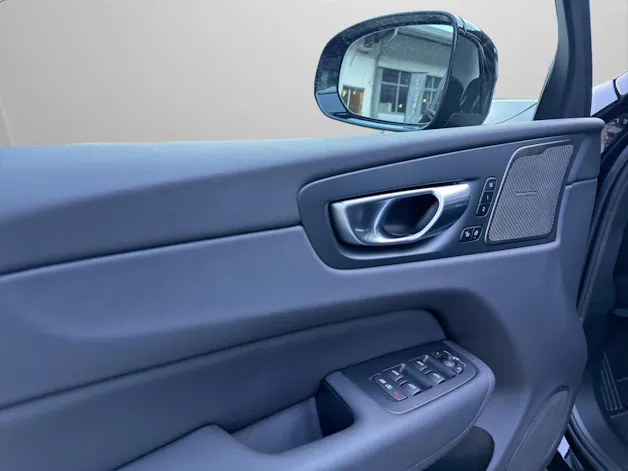 VOLVO XC60 B5 Benzin Mild Hybrid AWD Plus Dark Geartronic