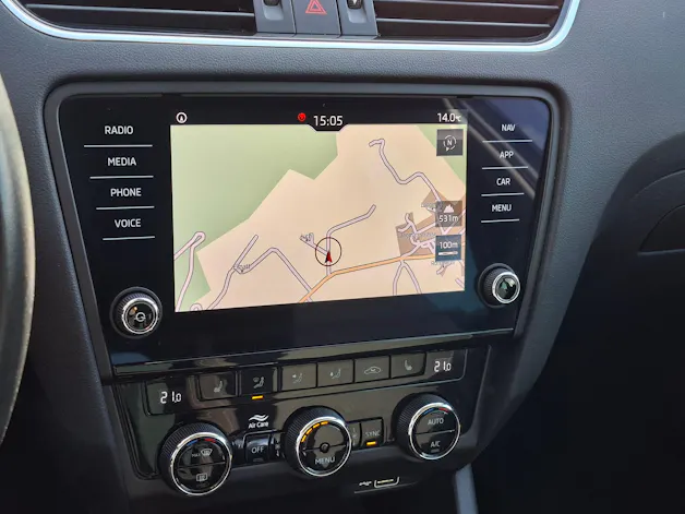 SKODA Octavia Combi 2.0 TSI Soleil 4x4 DSG *Anhängerkupplung+8-fach bereift*