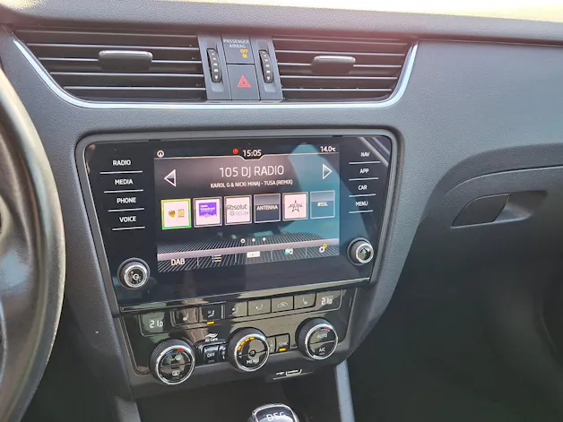 SKODA Octavia Combi 2.0 TSI Soleil 4x4 DSG *Anhängerkupplung+8-fach bereift*