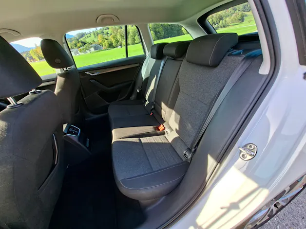 SKODA Octavia Combi 2.0 TSI Soleil 4x4 DSG *Anhängerkupplung+8-fach bereift*