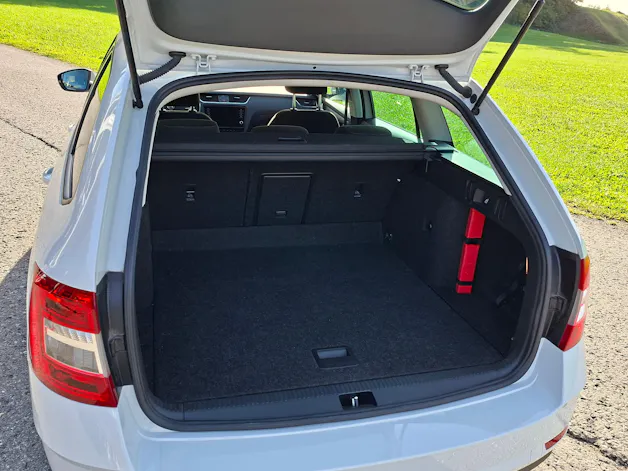 SKODA Octavia Combi 2.0 TSI Soleil 4x4 DSG *Anhängerkupplung+8-fach bereift*