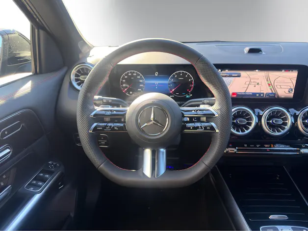 MERCEDES-BENZ GLA 200 Night Star 7G-DCT