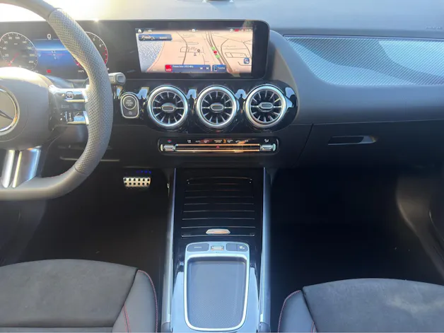 MERCEDES-BENZ GLA 200 Night Star 7G-DCT