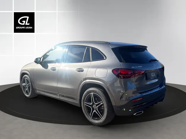 MERCEDES-BENZ GLA 200 Night Star 7G-DCT