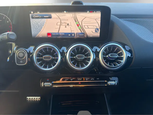 MERCEDES-BENZ GLA 200 Night Star 7G-DCT