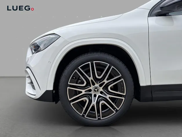 MERCEDES-BENZ GLA 200 Night Star 7G-DCT