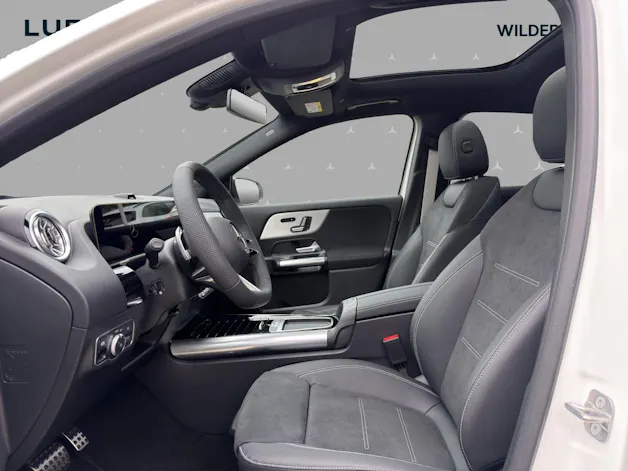 MERCEDES-BENZ GLA 200 Night Star 7G-DCT