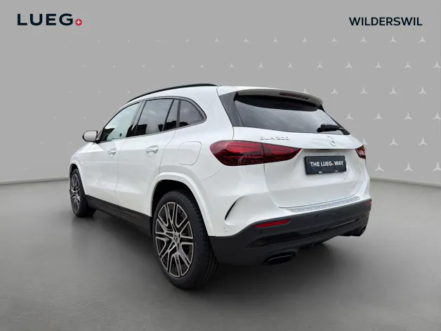 MERCEDES-BENZ GLA 200 Night Star 7G-DCT