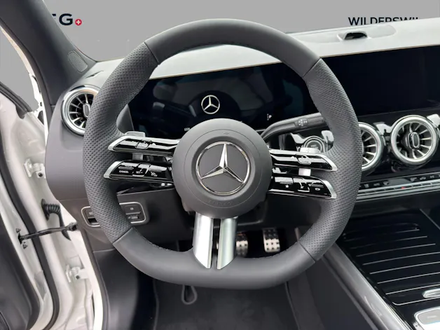 MERCEDES-BENZ GLA 200 Night Star 7G-DCT