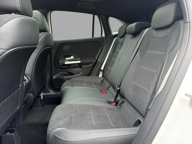 MERCEDES-BENZ GLA 200 Night Star 7G-DCT
