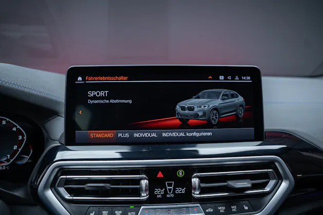 BMW X4 M40i / Panorama-Schiebedach / HeadUp / 360°Kamera