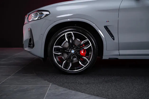 BMW X4 M40i / Panorama-Schiebedach / HeadUp / 360°Kamera