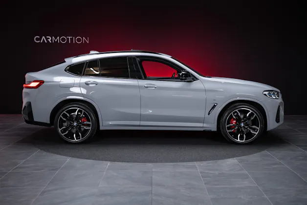 BMW X4 M40i / Panorama-Schiebedach / HeadUp / 360°Kamera
