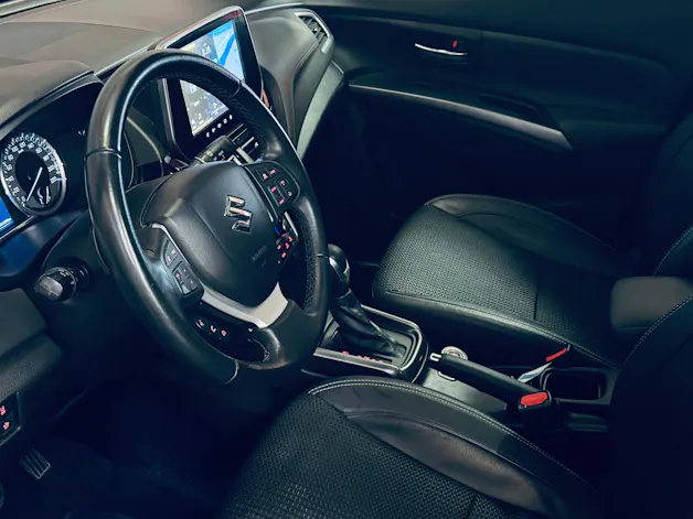 Suzuki S-Cross 1.5 Compact Top Hybrid