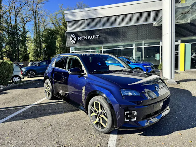 RENAULT R5 E-Tech Comfort Range iconic five