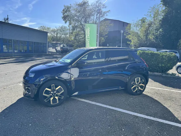 RENAULT R5 E-Tech Comfort Range iconic five