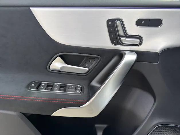 MERCEDES-BENZ A 250 AMG Line 4m
