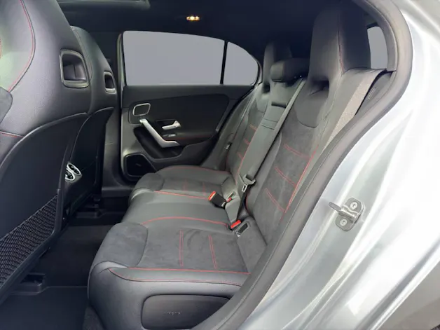 MERCEDES-BENZ A 250 AMG Line 4m