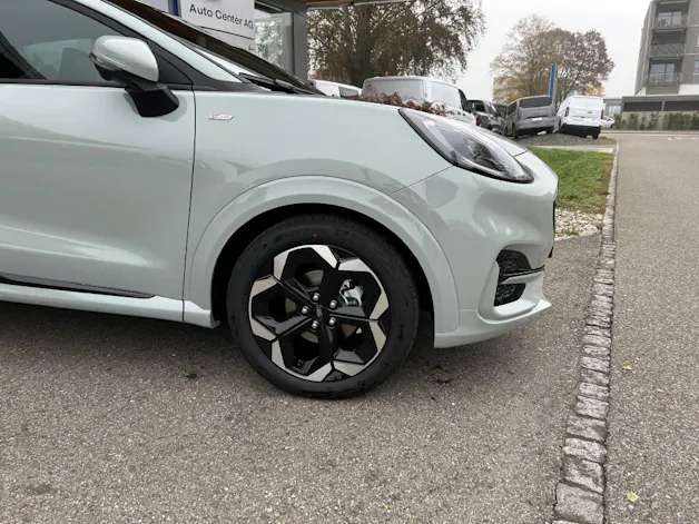 FORD Puma 1.0 EcoB Hybrid 155 ST-Line X **Shadow Edition**