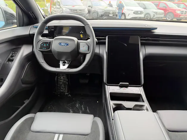 FORD Capri Elektro 77kWh Dual Extended Range AWD Sondermodell Collection