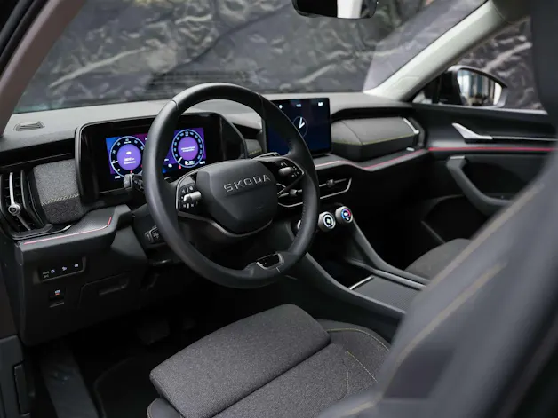 SKODA Kodiaq 1.5 TSI mHEV Selection *Facelift*Werksgarantie*7 Plätzer*