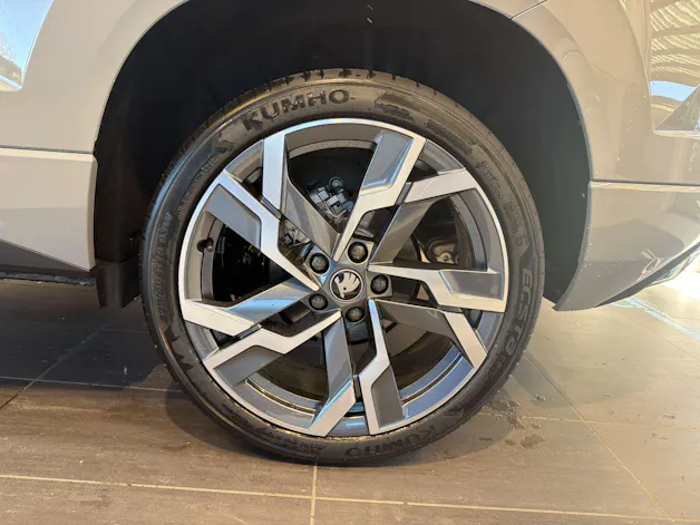 SKODA Karoq 1.5 TSi SportLine DSG-Automat