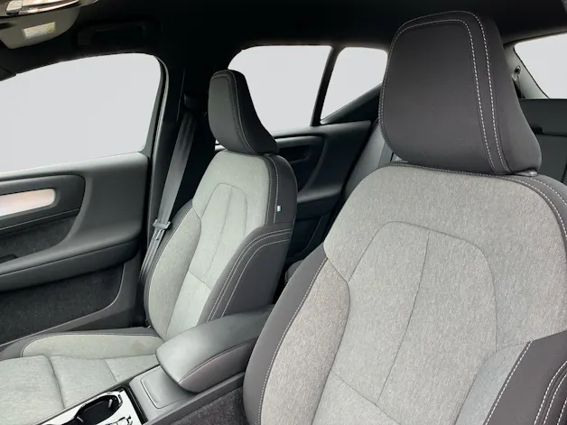 VOLVO XC40 B3 Benzin Mild Hybrid Plus Dark DCT