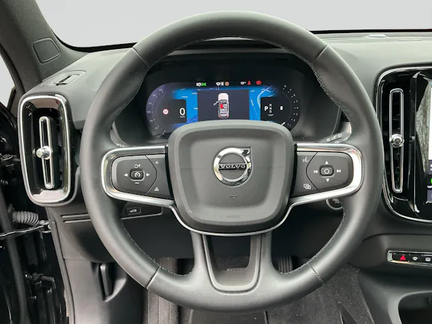 VOLVO XC40 B3 Benzin Mild Hybrid Plus Dark DCT