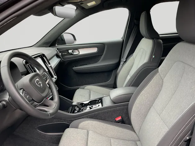VOLVO XC40 B3 Benzin Mild Hybrid Plus Dark DCT
