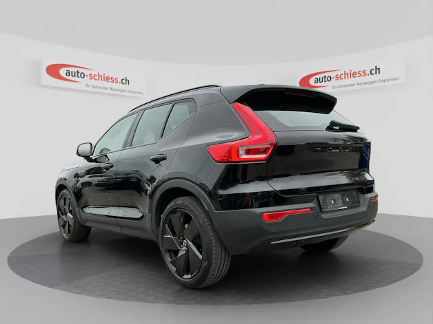 VOLVO XC40 B3 Benzin Mild Hybrid Plus Dark DCT