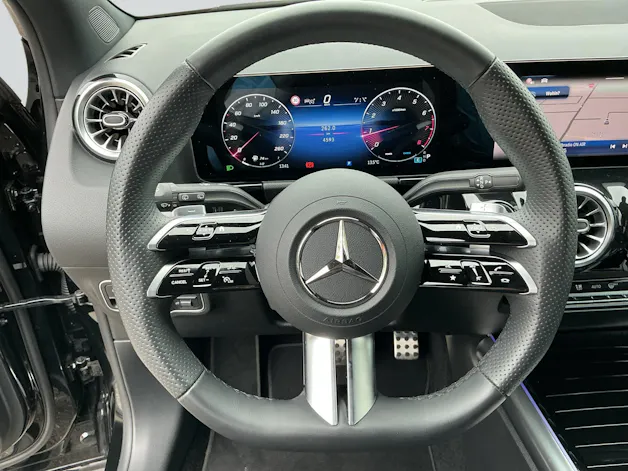 MERCEDES-BENZ GLA 200 AMG Line Night