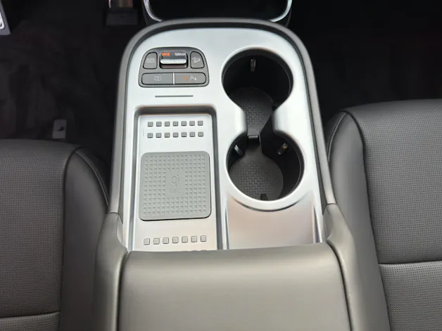 HYUNDAI Ioniq 9 110kWh Calli. 4WD