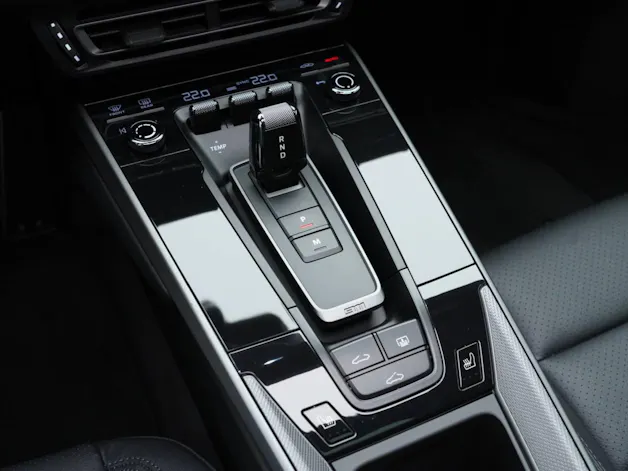 PORSCHE 911 Carrera