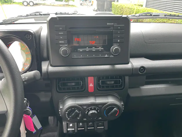 Suzuki Jimny 1.5 Compact+ 4x4, 2-Sitzer mit Plug und AHK