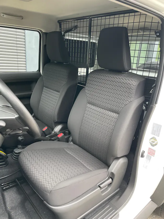 Suzuki Jimny 1.5 Compact+ 4x4, 2-Sitzer mit Plug und AHK