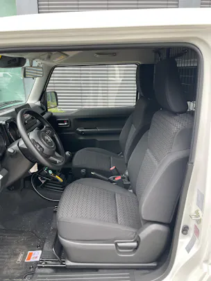 Suzuki Jimny 1.5 Compact+ 4x4, 2-Sitzer mit Plug und AHK