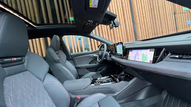 AUDI SQ6 E-TRON QUATTRO BLACK l 490 PS