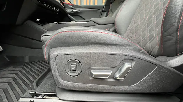 AUDI SQ6 E-TRON QUATTRO BLACK l 490 PS