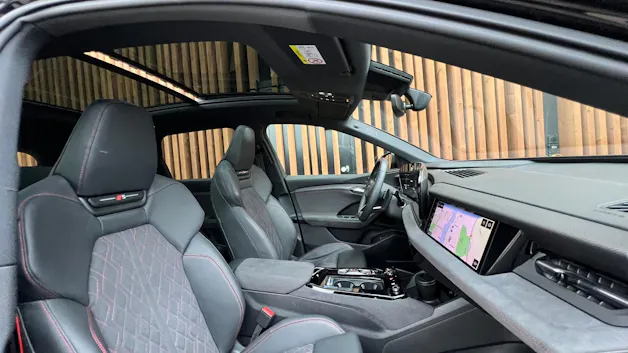 AUDI SQ6 E-TRON QUATTRO BLACK l 490 PS