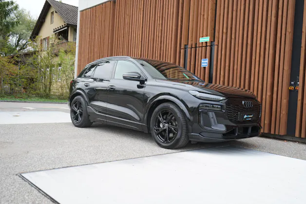 AUDI SQ6 E-TRON QUATTRO BLACK l 490 PS
