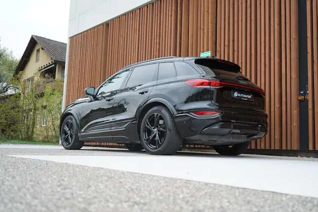 AUDI SQ6 E-TRON QUATTRO BLACK l 490 PS